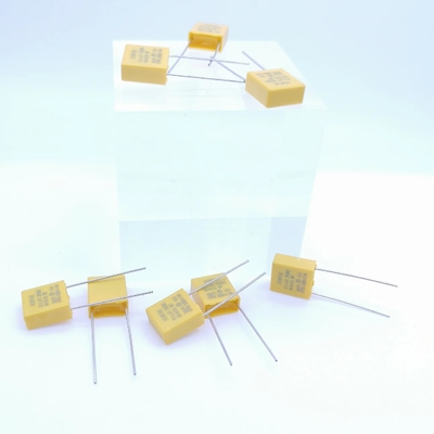 Weerstand biedende en Capacitieve de Condensator0.1uf 310V P7.5MM Gele Kleur van de Drukhulp