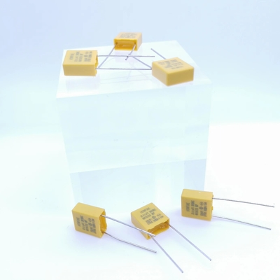 Weerstand biedende en Capacitieve de Condensator0.1uf 310V P7.5MM Gele Kleur van de Drukhulp